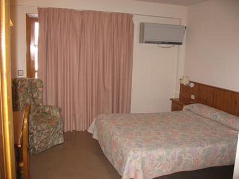 Hotel Anaya ปวนเต ลา เรนา เด คากา ภายนอก รูปภาพ